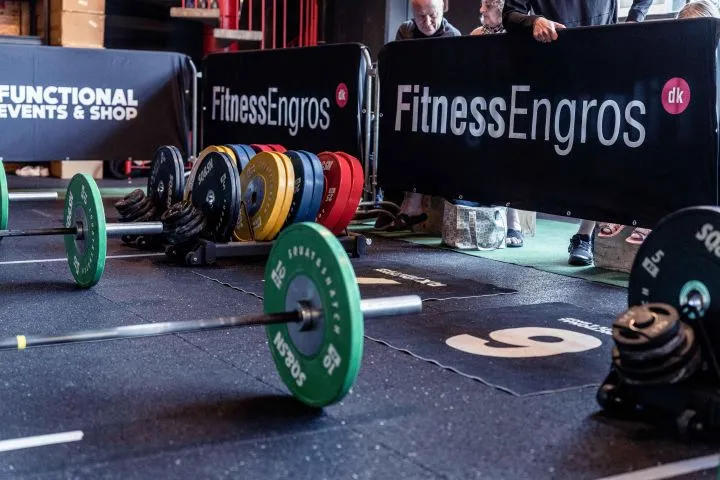 Træn med bæredygtige crossmaxx vægtskiver fra Fitness Engros