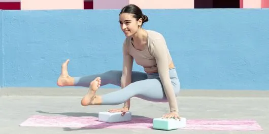 Træn med bæredygtigt yogaudstyr fra Fitness Engros