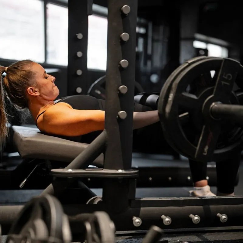 En introduksjon og gjennomgang av Hip Thrust En introduktion og gennemgang af Hip Thrust