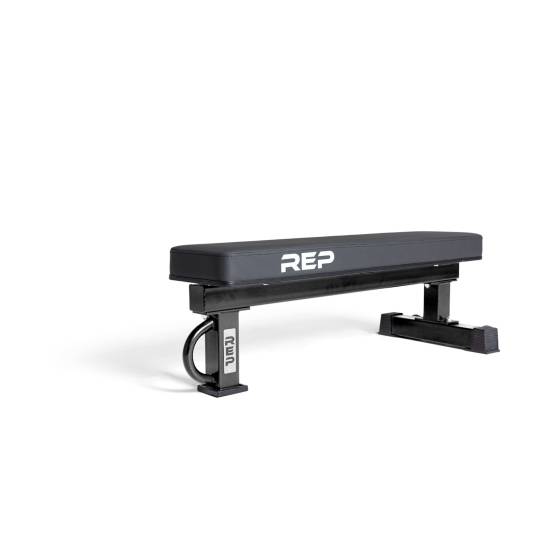 REP Fitness FB-5002 Flat Benk - Metallic Svart fra REP Fitness