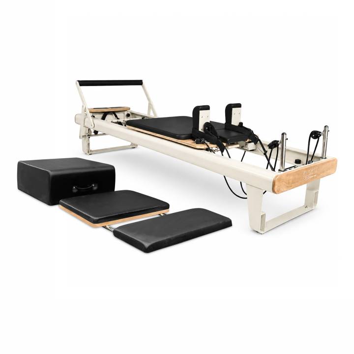 XRCYCE One reformer med jumpboard i beige til pilates, reformertrening og mobilitet